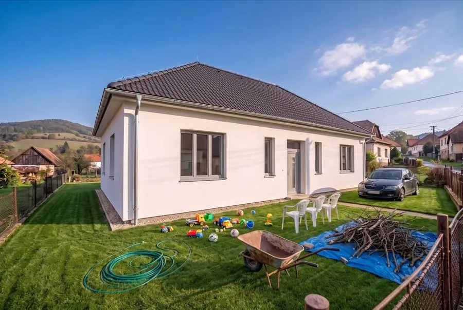 Pozemek s nepořádkem